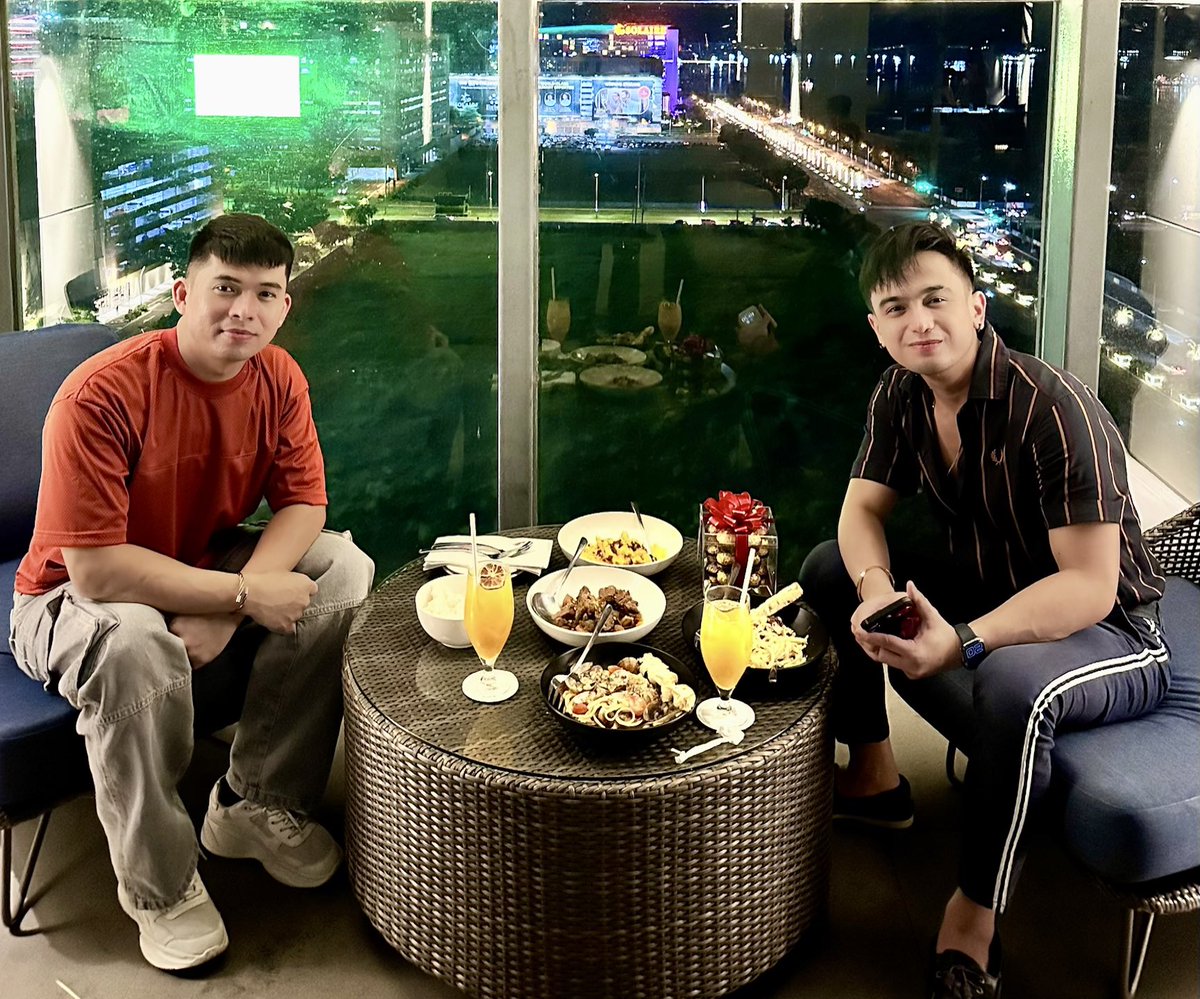 My forever date <a href="/JedHrgrvs/">JED</a> ❤️

Happy Valentine’s Day everyone.