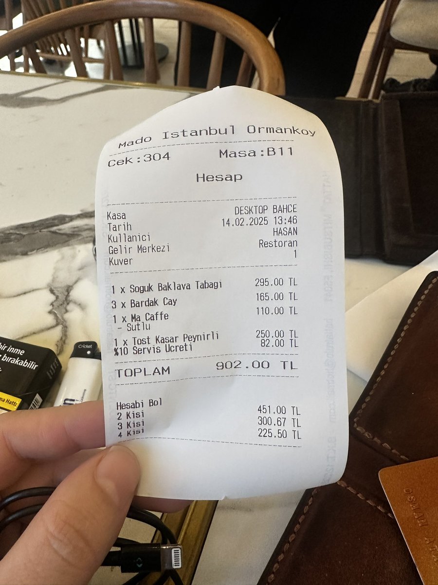 Taşdelen Mado’ da ödediğim hesap. Buna ilave 200TL’ de kendim park ettiğim yere vale ücreti ödedim. Mecburiymiş. 

Valla bravo 👏👏  1.102 lira. Allah’ tan yemek yemedim. Birde yemek yesem böbrekten olacaktık. 

<a href="/MADOglobal/">MADO</a>