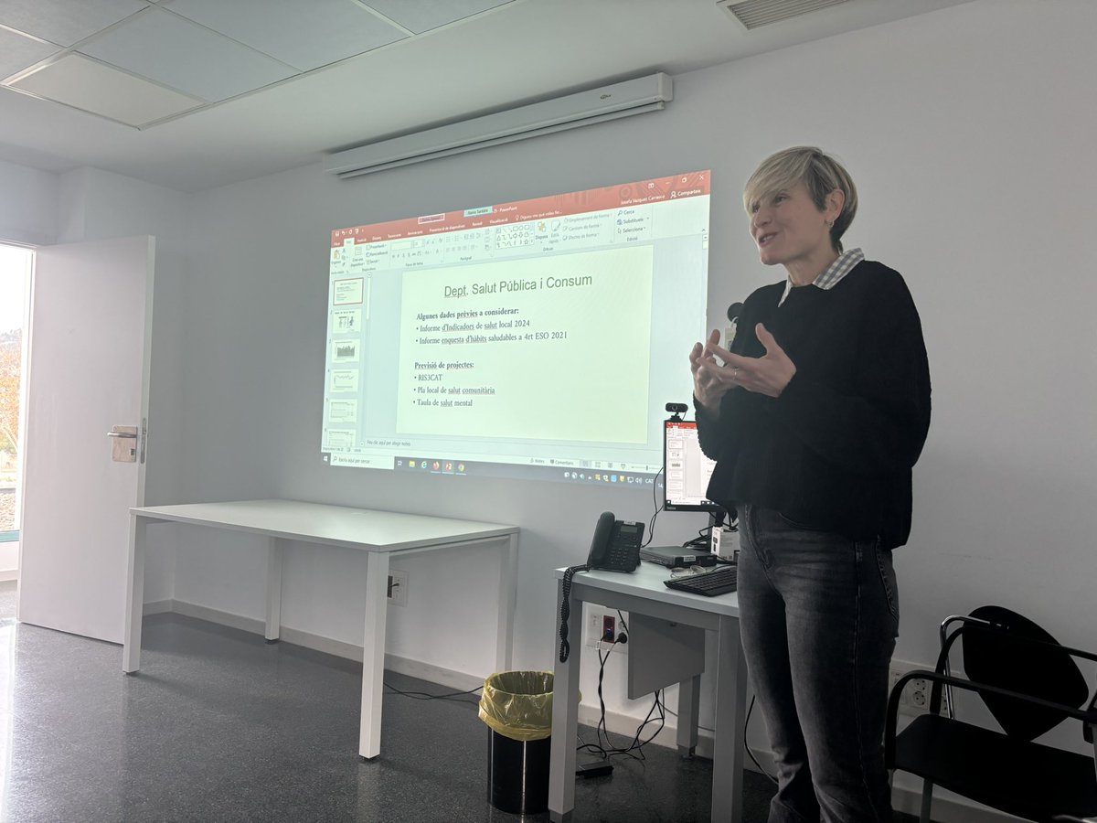 La Xarxa de secundària de Viladecans ha tractat avui els problemes de salut mental en adolescents i joves. Amb la col•laboració del CSMIJ, l’Hospital de dia, la UME, l’EAP i els serveis municipals de l’Ajuntament de Viladecans <a href="/ViladecansTweet/">AjuntamentViladecans</a>