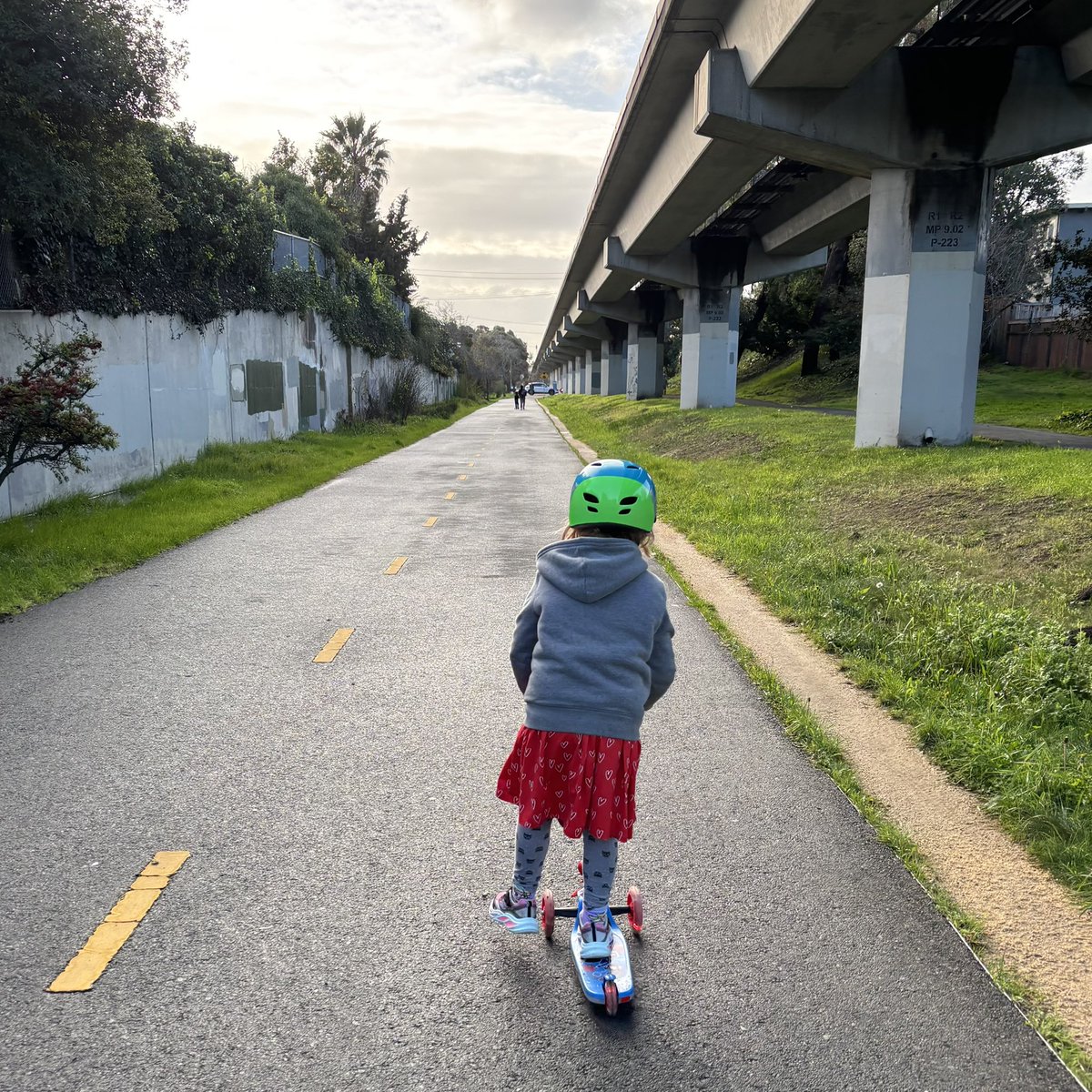 RebeccaForEC's tweet image. Happy Valentine’s Day! My family started our celebration with heart shaped pancakes and a walk/scoot to school on the Ohlone Greenway.
So grateful to have this gem that welcomes families and people of all ages and abilities to safely walk, bike, and scooter together. ❤️🚶🏼♀️🚲🛴