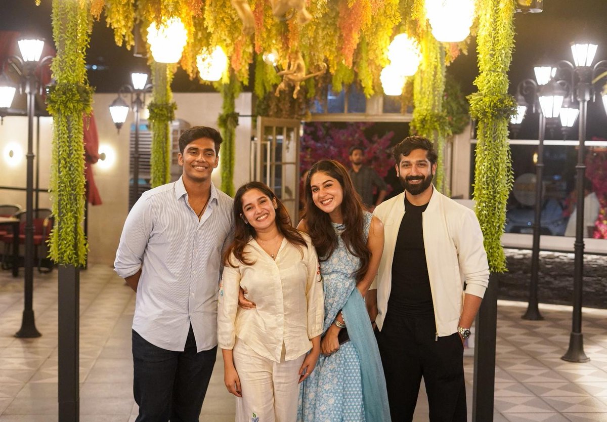V4umedia_'s tweet image. Team #NEEK participated in a speed dating event hosted in the city for Valentines Day! 😍❤️

#NEEKFromFeb21

#DD3 #NilavukkuEnmelEnnadiKobam

A #Dhanush Directorial 🎬
A @gvprakash musical 🎶 

@dhanushkraja @wunderbarfilms @RedGiantMovies_ @MShenbagamoort3 
@siddshankar_