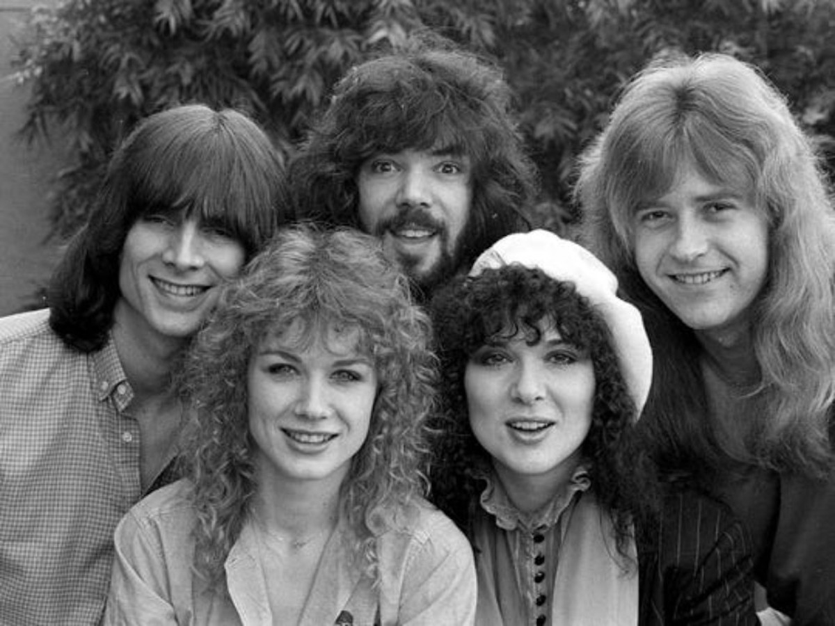 GeorgiosMasman2's tweet photo. "We gave you a name #BebeLeStrange " #Heart experimenting w/their established style in a way they felt comfortable with. They're entrance into the #80s moving from new wave (Break,Even It Up,title track) to blues rock (Down On Me, Rockin' Heaven Down) &amp; Joni Mitchell's arty folk. https://t.co/MxHk04FpeZ