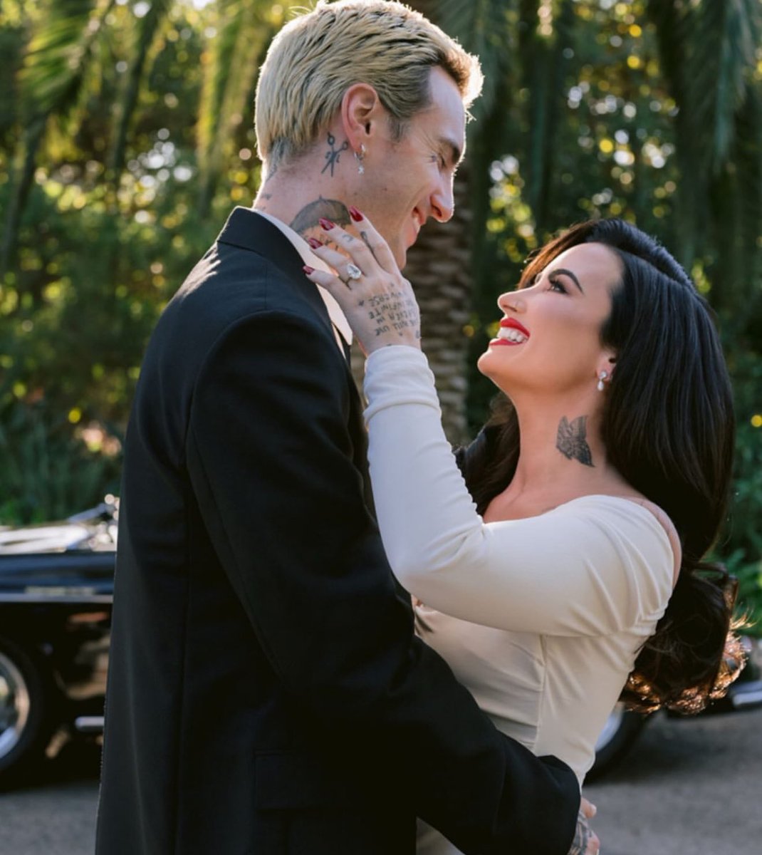 easycries's tweet image. oh she deserves the whole entire world i love her soooo much 🤍