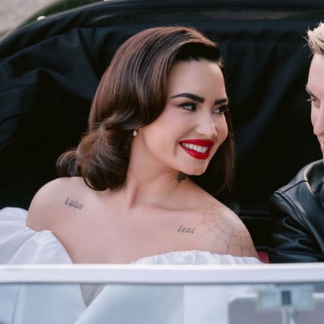 easycries's tweet image. oh she deserves the whole entire world i love her soooo much 🤍