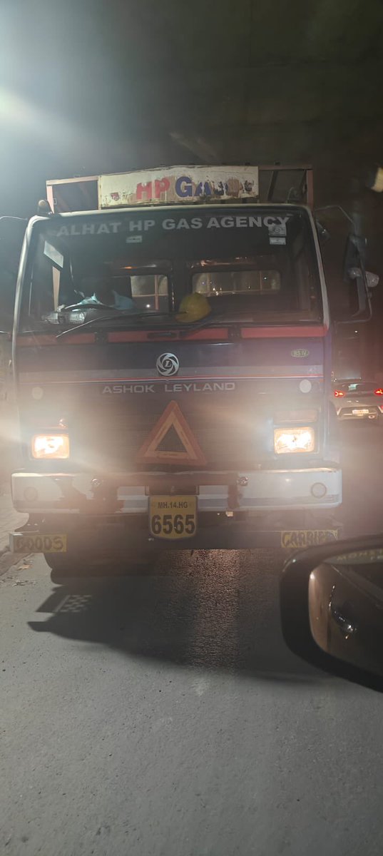 csadam84's tweet photo. @PuneCityPolice @PuneCityTraffic - @CPPuneCity 

Another example of flouting the traffic rules at Bhumkar Chowk, Pcmc Pune, the whole LPG truck crossing from wrong side of the Bhumkar Chowk underpass, requesting the authorities to pls look into this, #merciless driving https://t.co/tBzp2I78Vx