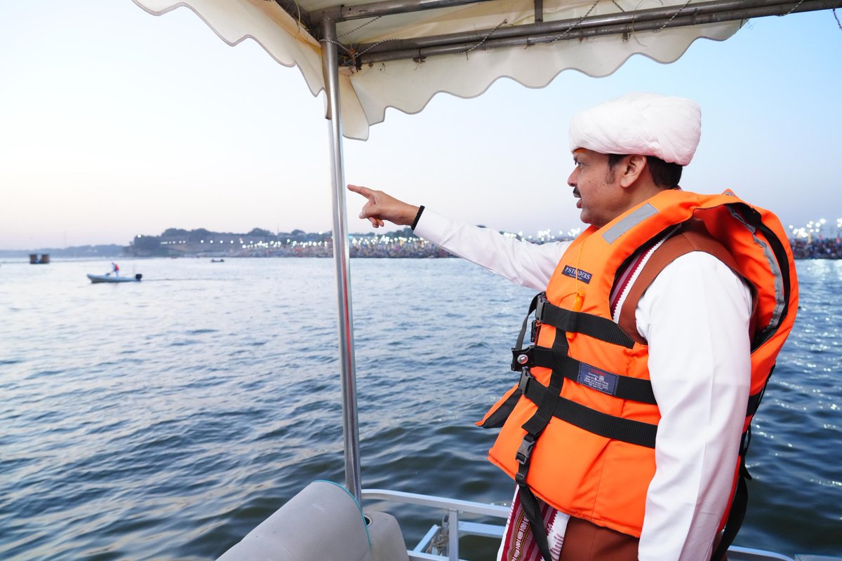 Dev_Fadnavis's tweet photo. #Prayagraj #MahaKumbh2025 #MahaKumbh https://t.co/irin4XHfzU