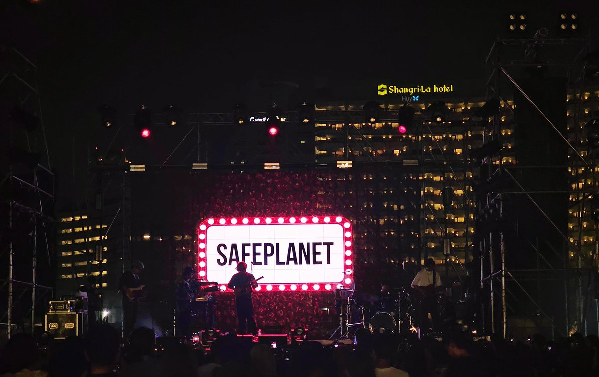 HuyHuy_RUTS's tweet photo. @safeplanetband 💚✨️ #freakingcurious #safeplanet https://t.co/aPNjAxcpMy