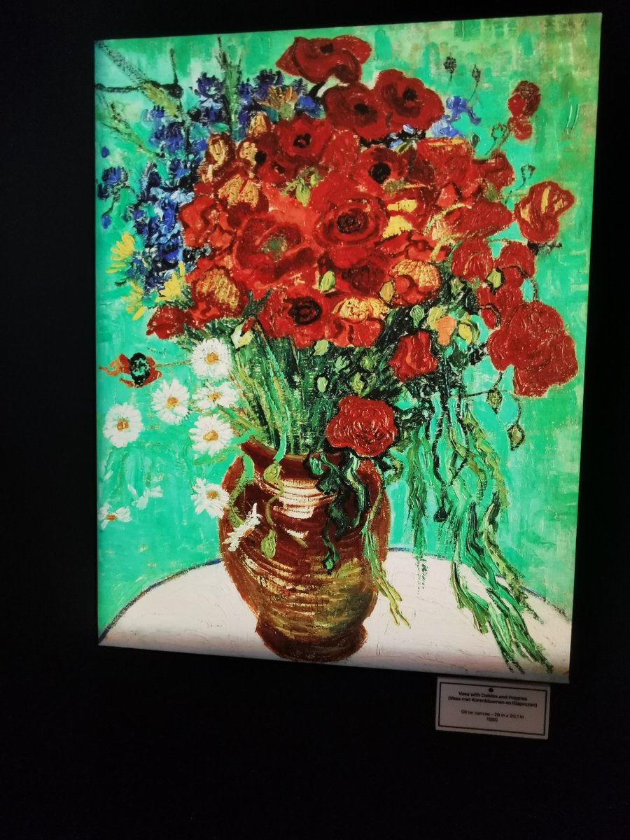Nothing else but a vase of red flowers by Vincent van Gogh will do on Valentine's Day. Come and spend the day with us - we are open today! #valentinesday #vangoghyork #vangoghimmersiveyork bit.ly/3Sejpxt