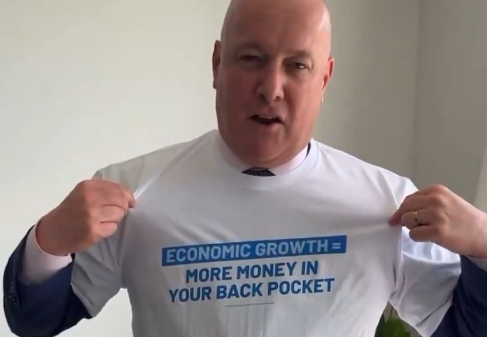 eduk8rdv8r's tweet image. who among his media team thought more T-shirts over a suit was a good idea- these T-shirts have been manufactured to be worn once for a photo op- what a terrible waste of the planet's resources. #tosser #wealthyandsorted