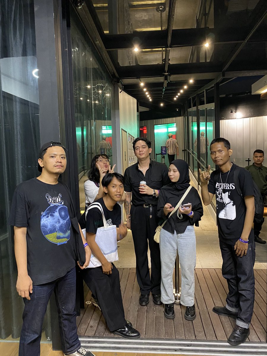 fara 🏰 tweet media