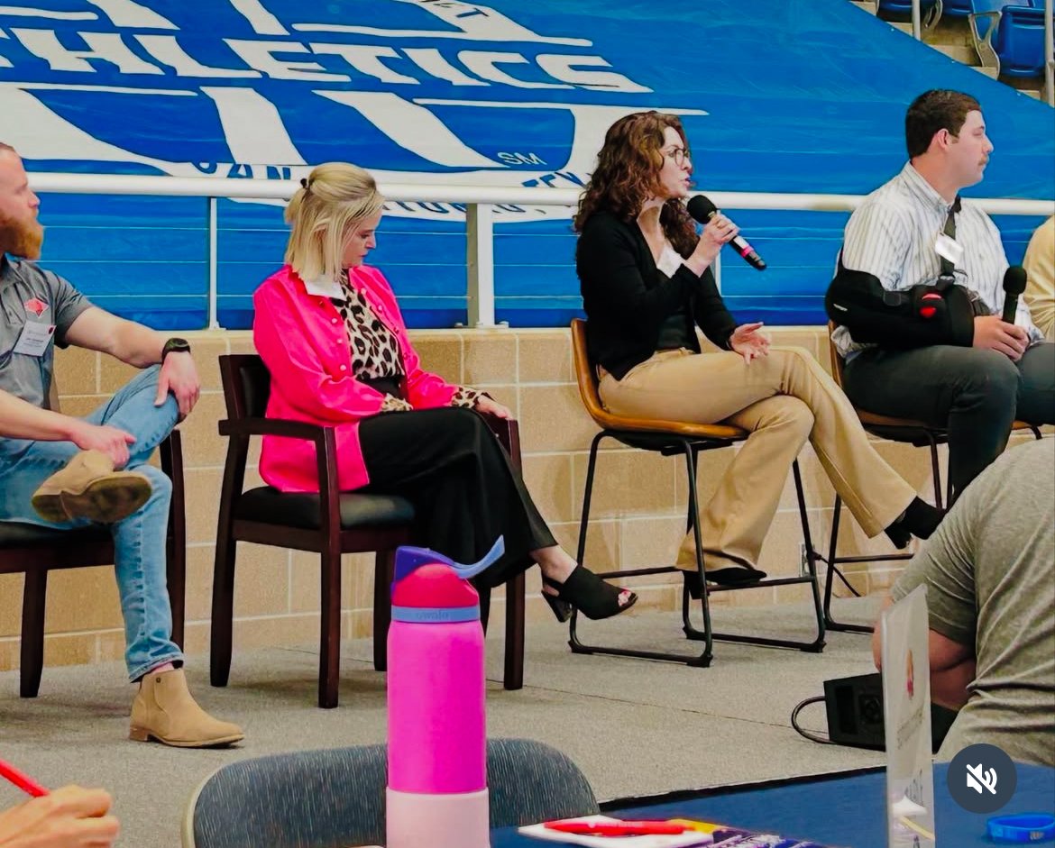 MissDrake_SC's tweet image. Last week I had the honor of speaking at the 1st @schoolconnectsa summit along side @UIWFootball players about our free after school football program. Forever grateful to the UIW Football mentors that enrich the lives of my students.
@Cambridge_AH @BasharaDana @CoachCav10