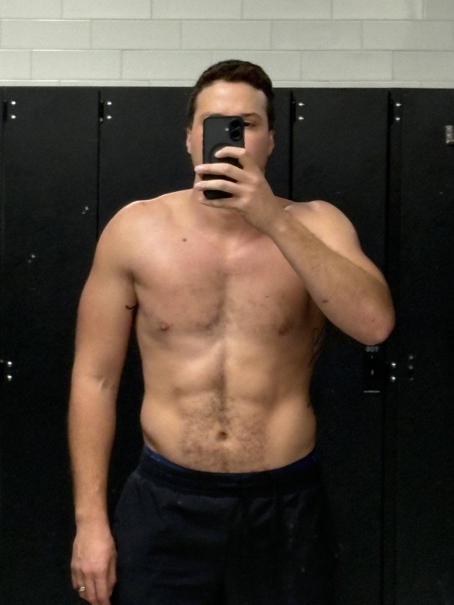 lifelaunchmiles's tweet image. At 28 years old I was:
-30 lbs overweight
-Low energy
-About to be put on blood pressure meds
At 31 on I'm stronger, fitter, and have better health markers than ever.
Here's how I went from a FAT dad to FIT dad all by using ONE 90min/week system (and how you can do the same):