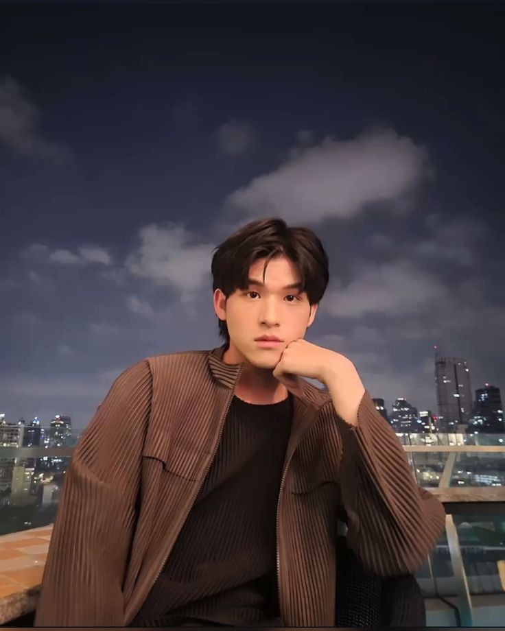 flowrenns's tweet photo. — #skynani au 

Berawal dari Nathan yang mendaftarkan Princess, anaknya di sekolah baru. Lalu, Ia bertemu dengan wali kelasnya, Sergio. Dan seiring berjalannya waktu, keduanya semakin akrab, hingga tanpa sadar, perasaan mulai tumbuh di antara mereka berdua. 

© flowrenns https://t.co/5xMcep0Vds