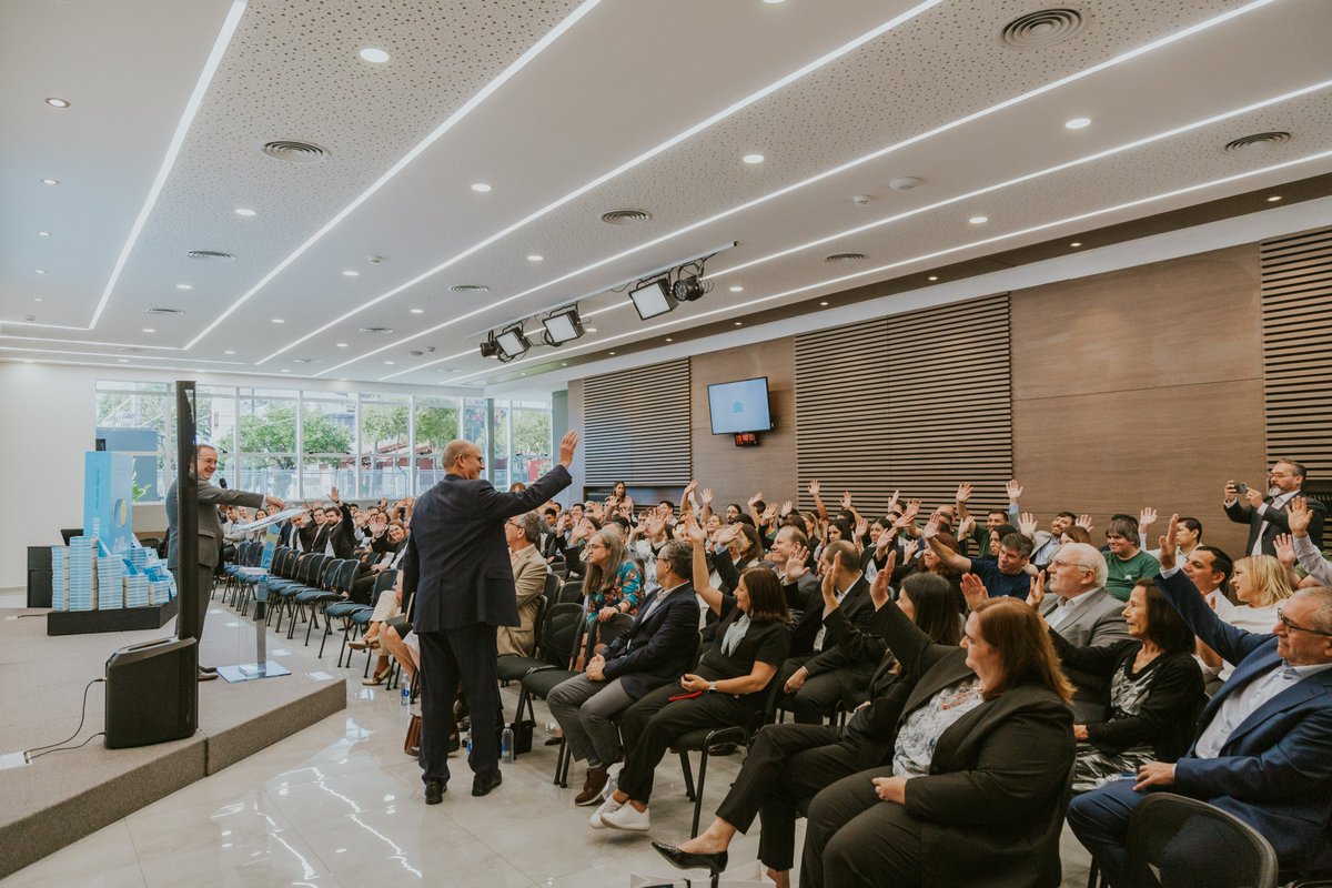 EditorialACES tweet media