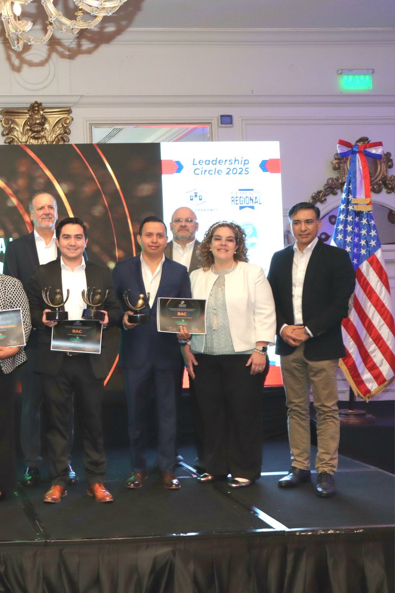 MarioRojas11's tweet photo. En AmCham,  celebramos la XIX edición del Reconocimiento a la Sostenibilidad Empresarial, premiando a BAC con el máximo reconocimiento a la Sostenibilidad por sus buenas prácticas en la búsqueda de mejorar él medio ambiente de nuestro país. 
BAC marca un standard a seguir. https://t.co/iTltcupLdM