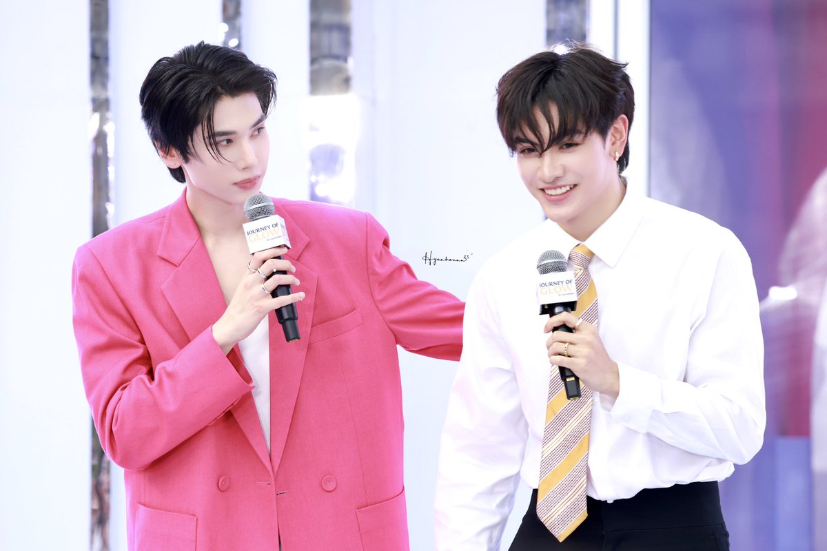 Hyunhannn_Yuh's tweet image. 250214📸

Of course, a smile is the sweetest when we are together❤️‍🔥

GALDERMA x JOONGDUNK
#JourneyofGLOW 
#Galderma
#GlowThroughLife 
#SkinThatFeelsLikeYouAgain 
#AestheticsByGaldermaThailand
#จุงดัง #JoongDunk
@dunknatachai #dunknatachai 
@ChenRcj #จุงอาเชน