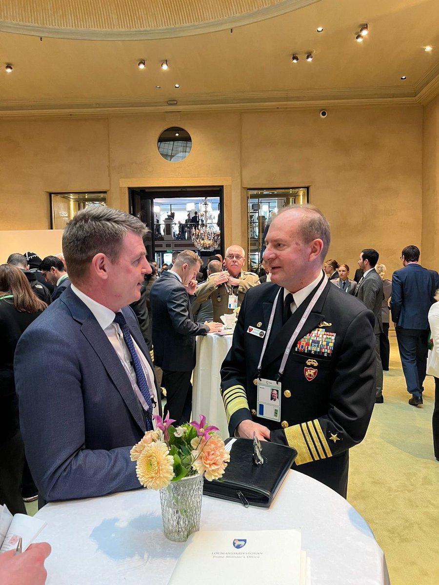 🇺🇸🤝🇫🇴

Adm. Stuart Munsch, commander of NAVEUR/NAVAF, met with Mr. Aksel V. Johannesen, Prime Minister of the Faroe Islands, to discuss security in the Arctic and North Atlantic region 💪 

This engagement occurred during the Munich Security Conference in Germany, Feb. 14, 2025.