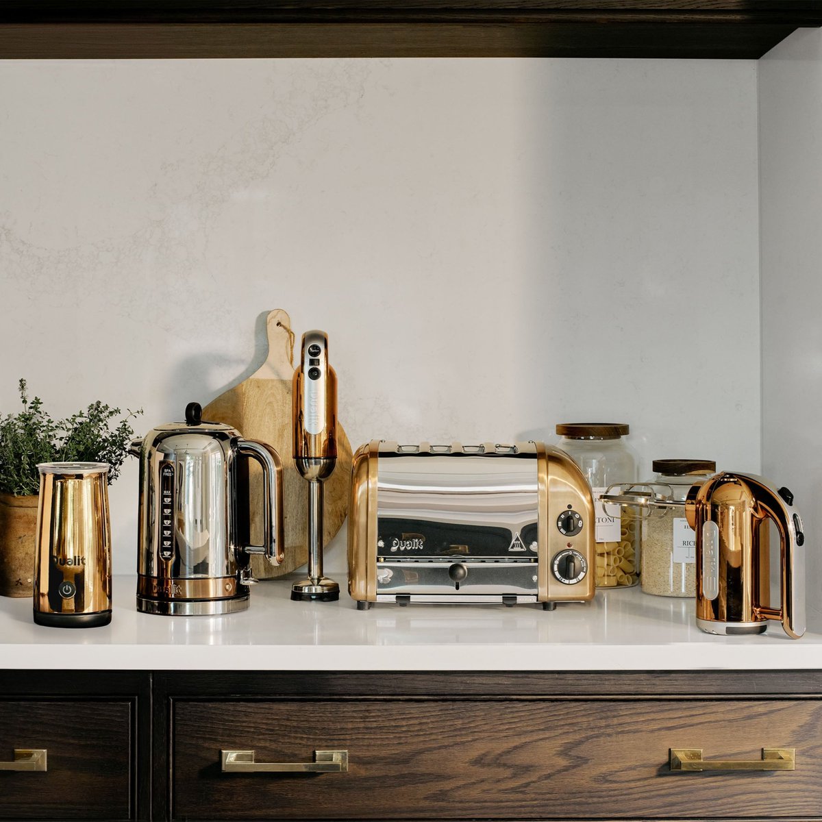 vibe_home_uk's tweet image. Find Your Perfect Match ♥

This Valentine’s Day, give the gift of unforgettable moments in the kitchen.

Shop Award-winning exclusive #kitchenset and stylish electricals from UK 1# brands such as Dualit, Russell Hobbs, Swan, Tower and many more.

✨ Free next day delivery when…