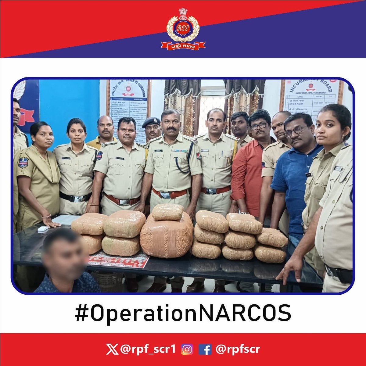 rpf_scr1's tweet image. During a special drive on Konark Express, the #RPF along with the #Excise Department at #Vikarabad apprehended a Drug Peddler transporting 25 Kgs of Dry Ganja worth ₹6.25 lakh.
Their dedication ensures safer travel and a drug-free society.
#OperationNARCOS. ⁦@RPF_INDIA⁩