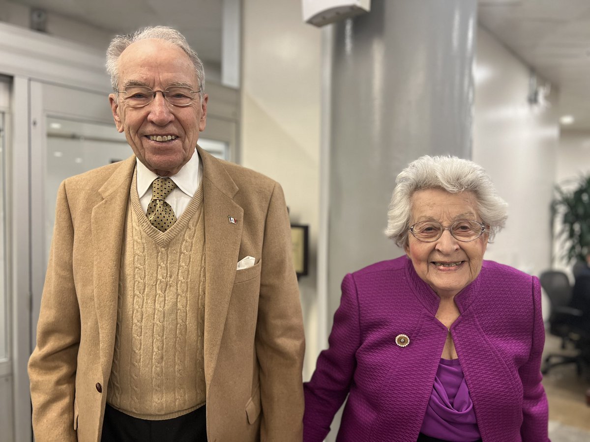 ChuckGrassley's tweet image. To my valentine of 70yrs Happy Valentine’s Day!