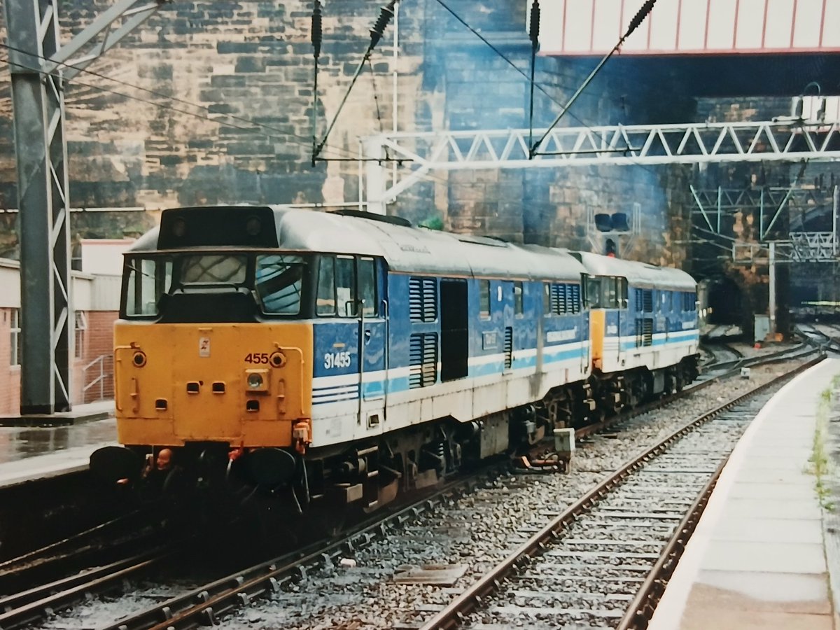 Invermuir's tweet image. What beats a pair of Peds? Correct, two pair. Lime Street as it used to be. May 1995.  #tmrguk #class31 #Peds