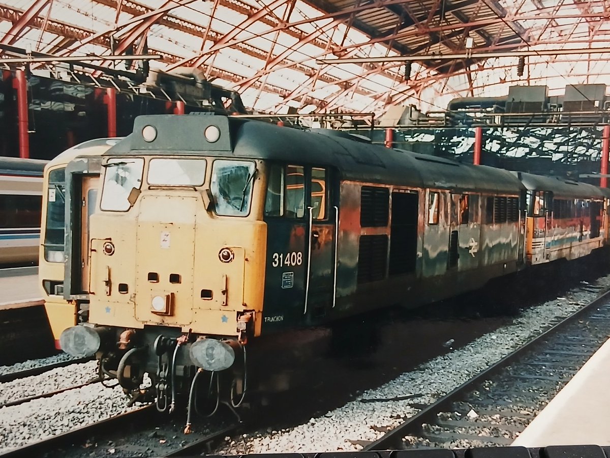 Invermuir's tweet image. What beats a pair of Peds? Correct, two pair. Lime Street as it used to be. May 1995.  #tmrguk #class31 #Peds