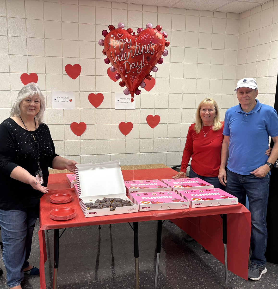 GraceCityChurc3's tweet image. “Happy Valentines Day” to the faculty and staff of Tarpon Springs Middle School! We love and appreciate you! ♥️🎁🍩 #TSMS #GCC