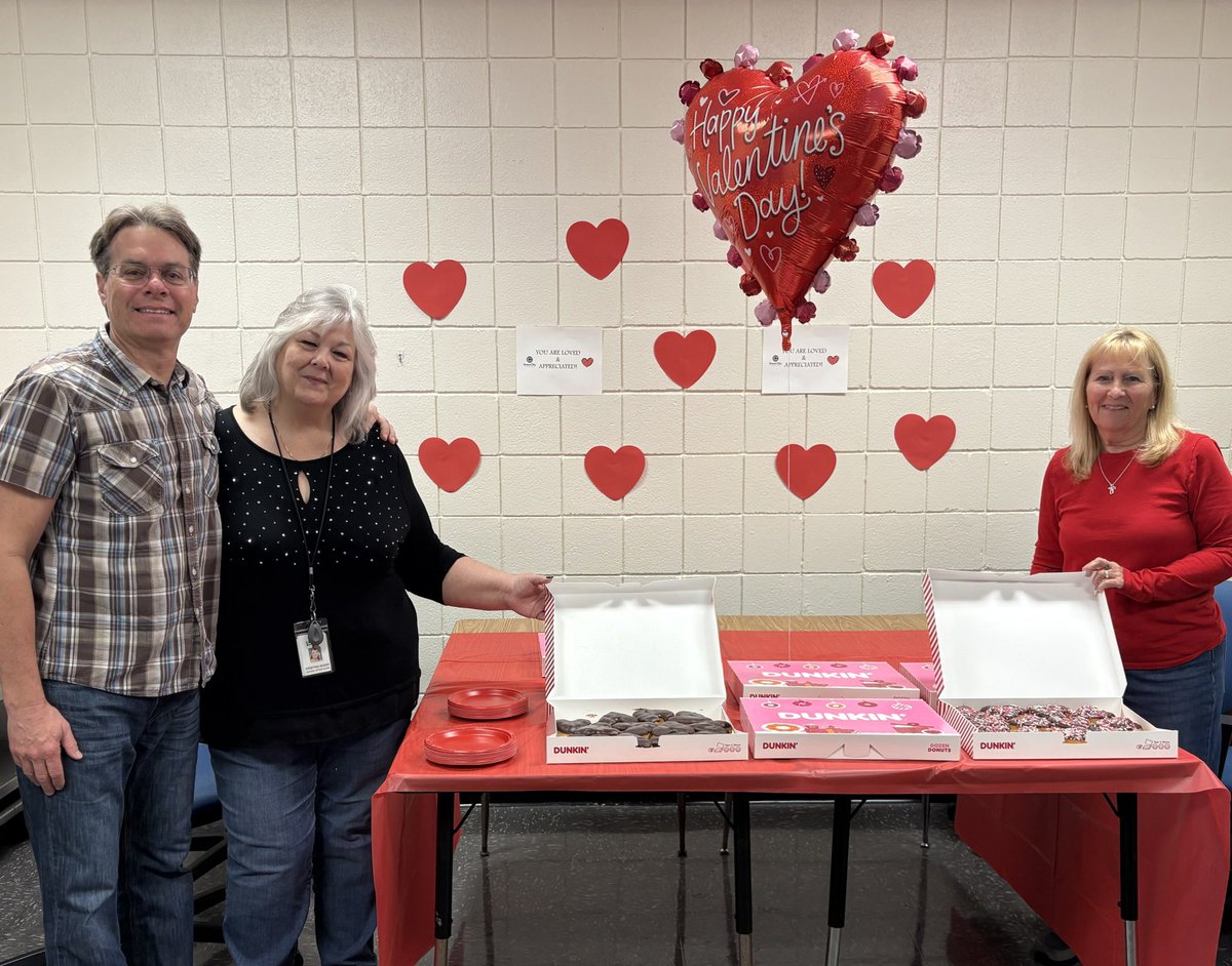 GraceCityChurc3's tweet image. “Happy Valentines Day” to the faculty and staff of Tarpon Springs Middle School! We love and appreciate you! ♥️🎁🍩 #TSMS #GCC