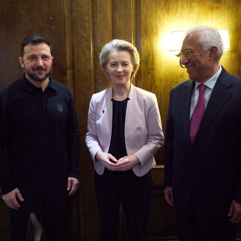 vonderleyen's tweet photo. Dear @ZelenskyyUa, Europe stands with you for a just and lasting peace, with strong security guarantees.

We will keep providing continued and stable support to Ukraine.

And speed up work on your EU accession.

Joint read-out with @eucopresident ↓