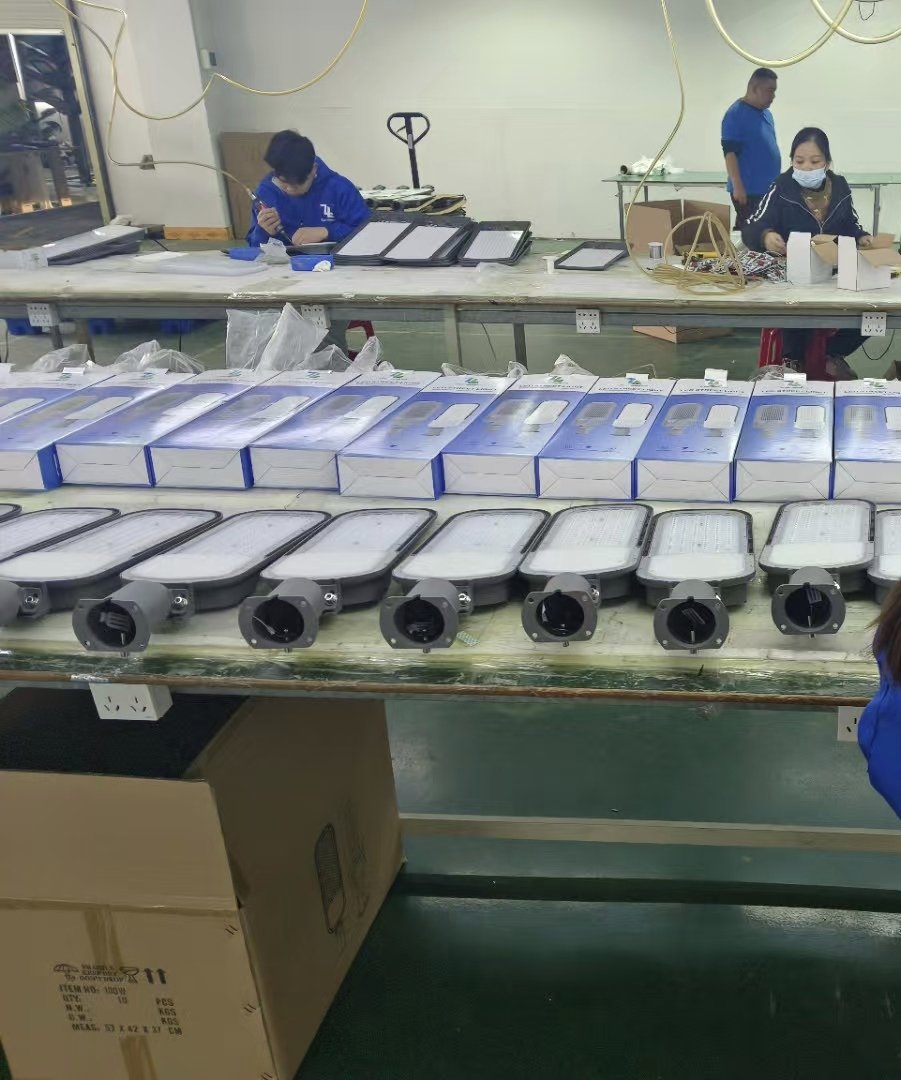 Fenixledlight's tweet image. 120-130lm/w IP65 Waterproof led street light have 100W,150W and 200W,all are with 5years warranty.

fenix@litestarled.com
litestarled.com
#ledstreetlight
#IP65ledstreetlight
#litestarled.com