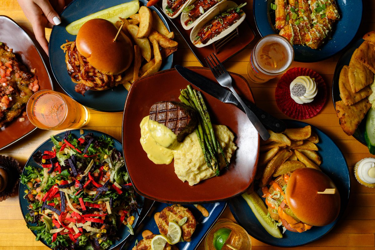 ComixRoadhouse's tweet image. Happy Valentine's Day 💕
Bring the one you love joy this weekend! Enjoy Roadhouse favorites for dinner before or after laughing in the Comedy Club then rock out with live bands in the Roadhouse!
Make your Roadhouse dinner reservations at ComixRoadhouse.com