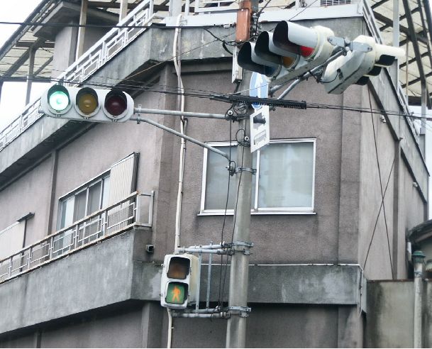 信号機更新前後比較 奈良県桜井市[宇陀ヶ辻]交差点。 2003年11月（1・3