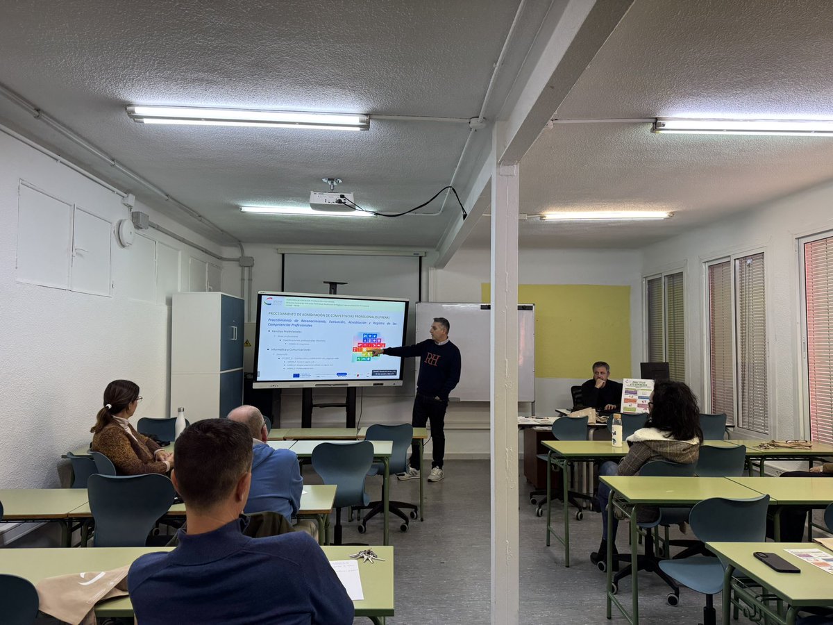 ICUAM en @ceadealcsntarilla, formando a nuestro claustro en el procedimiento del PREAR. Colaborando como siempre para informar a la ciudadanía y que puedan mejorar sus expectativas de empleo <a href="/EduPermanenteRM/">Educación Permanente Región de Murcia</a> <a href="/AytAlcantarilla/">Ayuntamiento de Alcantarilla</a>