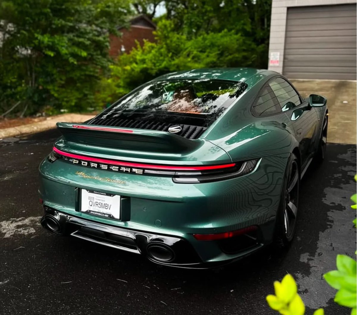 PorscheCIub's tweet photo. Paint-to-Sample Malachite Green 992 Sport Classic https://t.co/GYG2lFqCRT