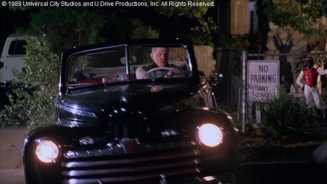 kinro_ntv's tweet image. お婆さん「ガレージの電気、消すの忘れるんじゃないよ！」
案の定、電気💡を消さずに出掛ける #ビフ…。声だけの出演となったビフのお婆さんの吹替は #三宅健太🗣️さんが担当しています🤗

#バック・トゥ・ザ・フューチャーPART2 #BTTF #金曜ロードショー