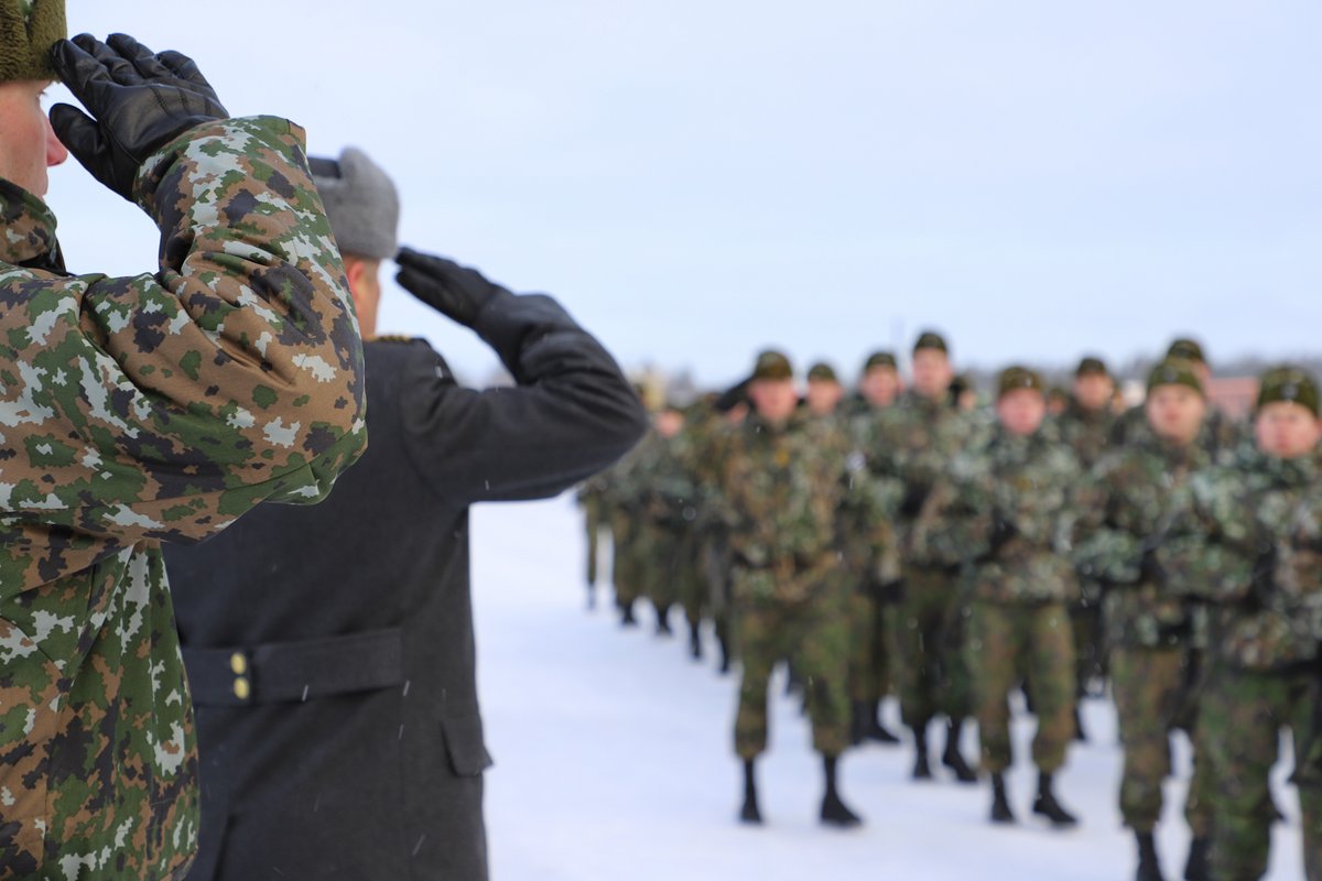 #UTJR #sotilasvala- ja #sotilasvakuutus'tilaisuus järjestettiin tänään Utissa. Valakaavan esilukijana toimi entinen kansanedustaja, taiteilija Pirkka-Pekka Petelius. Eversti <a href="/KimmoNordberg/">Kimmo Nordberg</a>  nimitti alokkaat jääkäreiksi. 

Onnittelut nimityksen johdosta! 🫡

#FINSOF #TUKIP #TUKIK