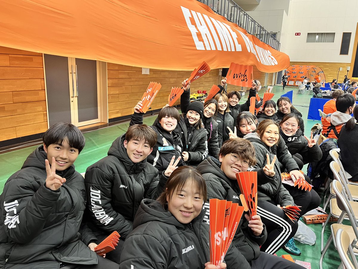 ehime_fcl's tweet photo. ／
⛹️バイクス試合観戦📣
＼

トレーニング後に、伊予市民体育館にて行われた #愛媛オレンジバイキングス の試合の応援に駆け付けました‼️🏀

#orangevikings 
#愛媛FCレディース
#しおさい公園 https://t.co/IwZQnqQ5Xf