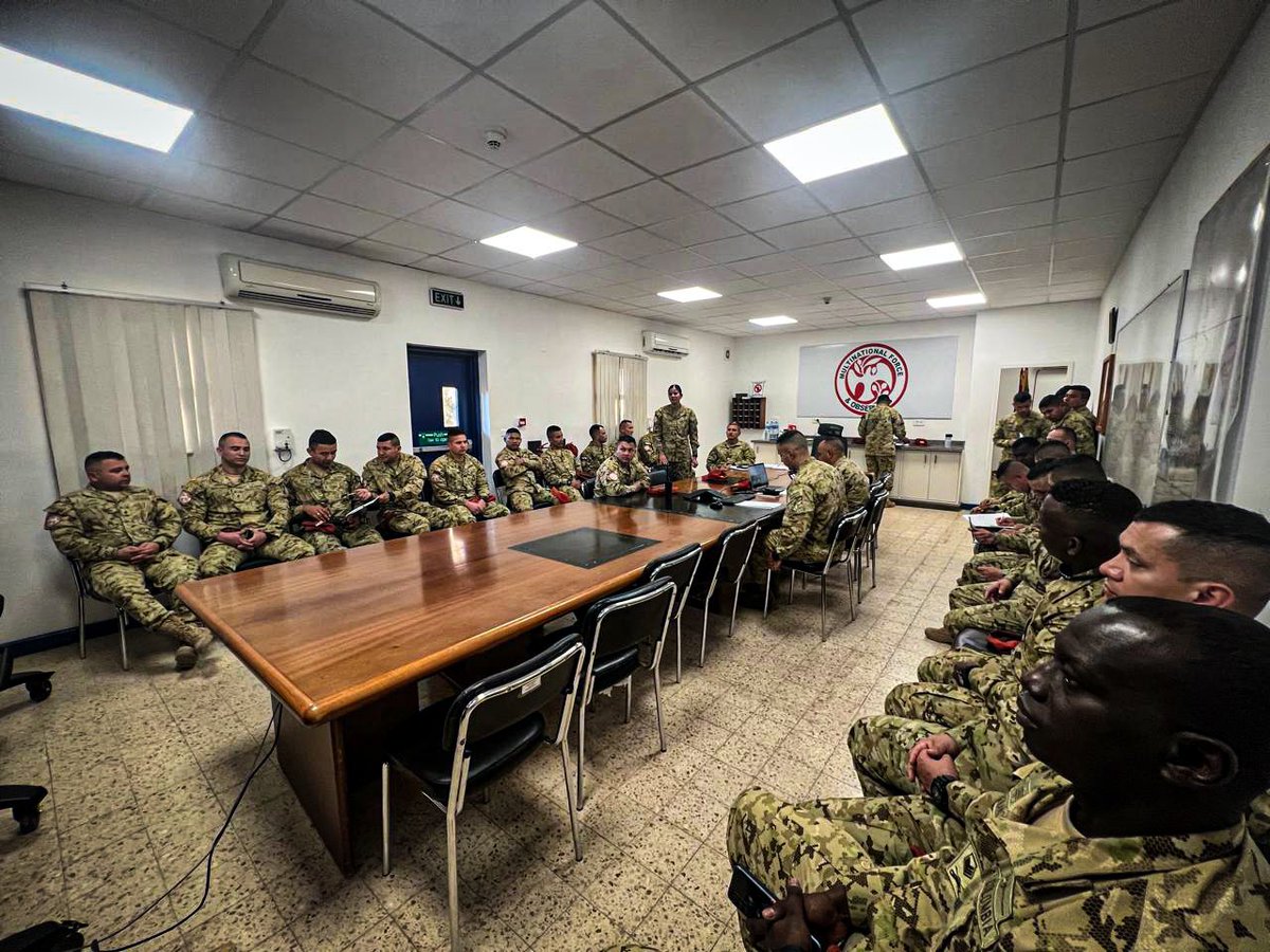 ejercito_COPER's tweet image. 📌#DISAN | En el Batallón de Infantería N.3 de Colombia, ubicado en la Península del Sinaí, se llevó a cabo una capacitación en Primeros Auxilios Psicológicos. Nuestro personal militar ha reforzado su capacidad para identificar y actuar ante los factores de riesgo en salud