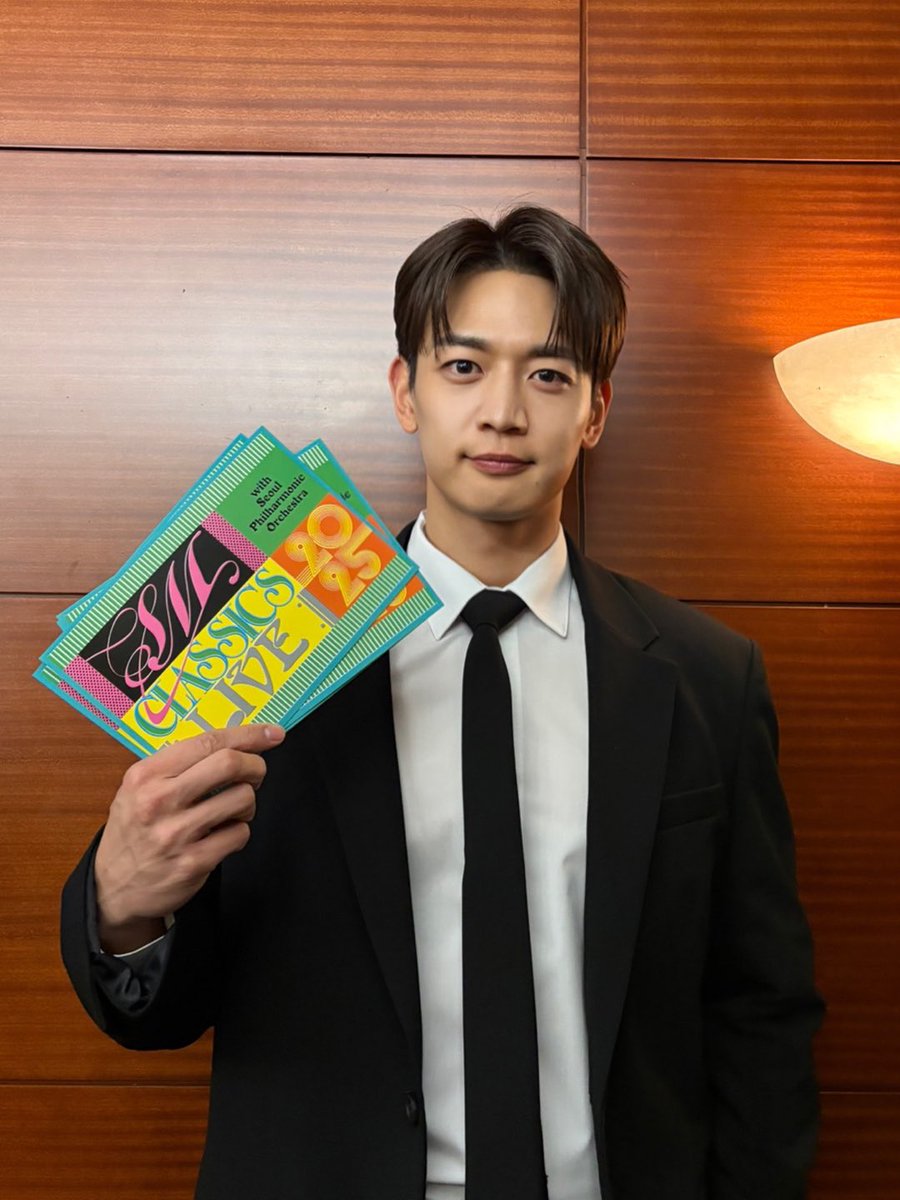 SHINee's tweet photo. 🎼 𝑐𝑙𝑎𝑠𝑠𝑖𝑐 𝑖𝑠 𝑡ℎ𝑒 𝑏𝑒𝑠𝑡. 

#MINHO #민호 
#SHINee #샤이니 
#SMCLASSICS_LIVE_2025 https://t.co/sjbvWgkXtg