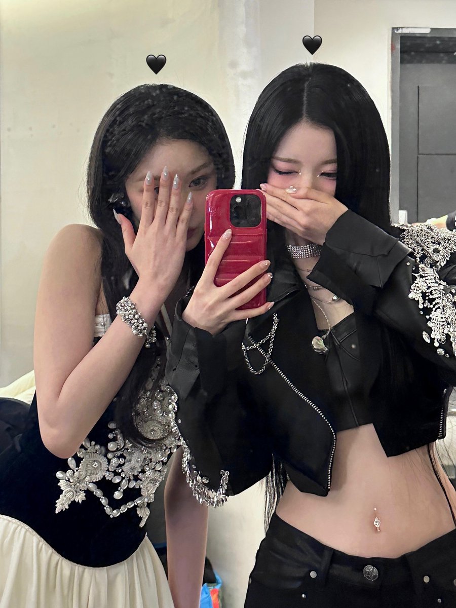 Twice the cuteness; two girls, one mirror, endless memories! Capture a cherished moment with Rita unnie, just before our dazzling performance on the grand stage of our concert. A shared glance in the mirror, a playful wink, and we radiate cuteness together. 🪞🖤
