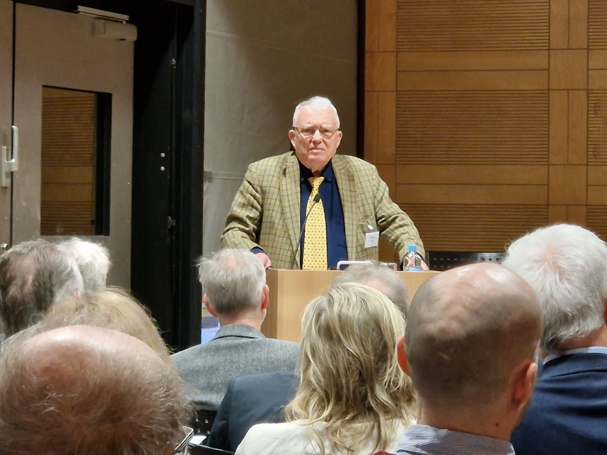 EXVerein's tweet photo. Zum 80. Geburtstag von Prof. Dr. Horst #Pöttker gibt's heute das Symposium "Architekturjournalismus - Potenziale und Probleme". #Journalistik #Dortmund https://t.co/cvKkWY78vD