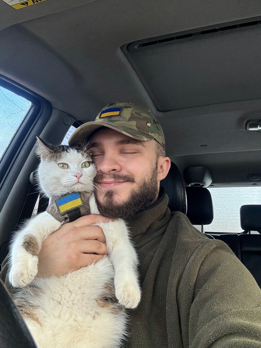 aliashukua's tweet image. Ми з Шайбіком🐈🇺🇦 вітаємо вас усіх з цим чудовим святом, з Днем Закоханих❤️, бажаємо вам знайти свою другу половинку якщо ще її не знайшли, кохати та бути коханими. Зустрічаємо з Шайбіком🐈🇺🇦 це свято знову на службі і знову в двох, але щиро віримо що можливо на наступний рік,…