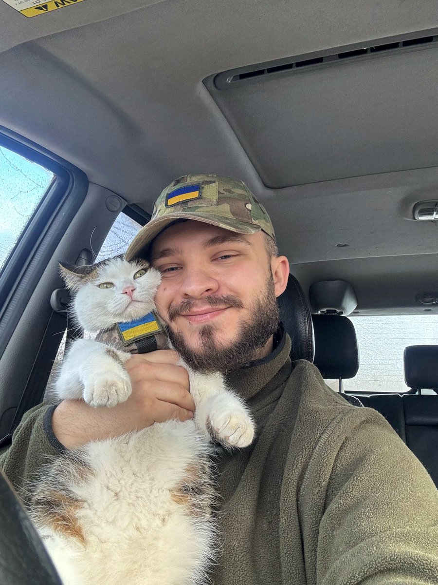 aliashukua's tweet image. Ми з Шайбіком🐈🇺🇦 вітаємо вас усіх з цим чудовим святом, з Днем Закоханих❤️, бажаємо вам знайти свою другу половинку якщо ще її не знайшли, кохати та бути коханими. Зустрічаємо з Шайбіком🐈🇺🇦 це свято знову на службі і знову в двох, але щиро віримо що можливо на наступний рік,…