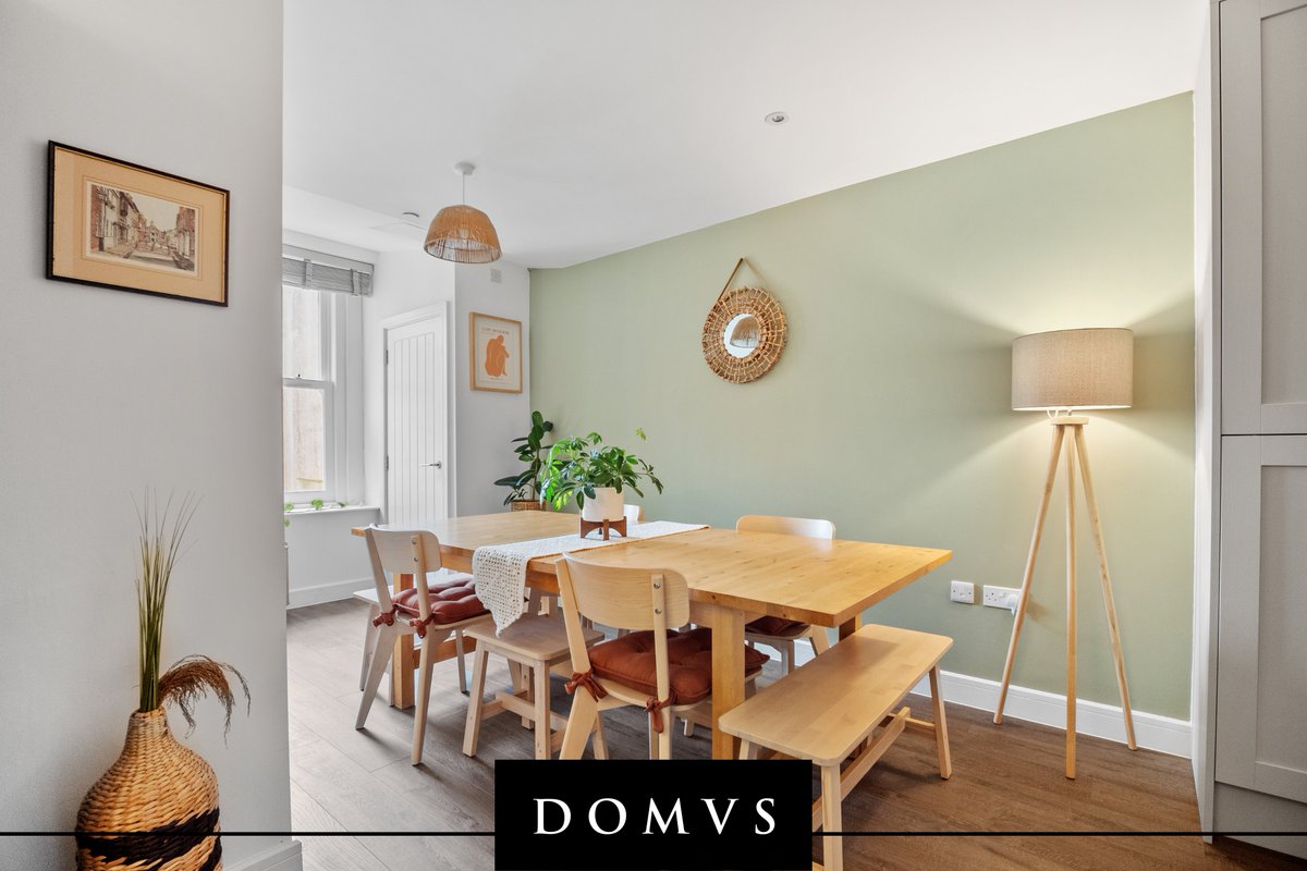 🌊 Fabulous 3-bed apartment in Poole's historic old town! ⚓

Call Louise on 01747 441 500 or visit domvs.co.uk/properties/sal… for details.

#CoastalCharm #ApartmentForSale #ModernLiving #SeasideLiving #PooleQuay #PetFriendly #UKProperty #PropertyForSale