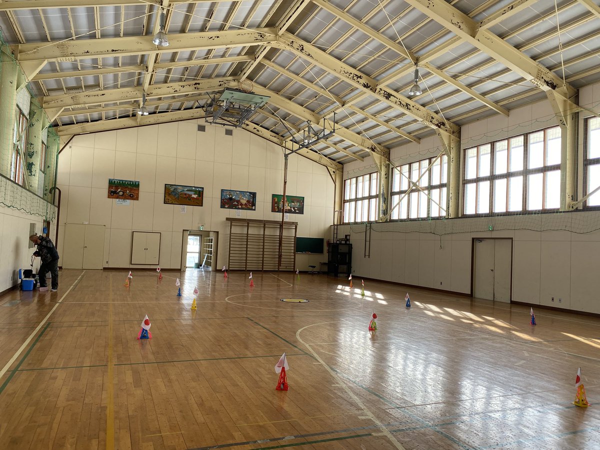 55minamin55's tweet photo. 【北海道更別村】
昨日、羽田から帯広空港へ。
本日、すももの里・更別村の体育館でドローン特訓。

なぜかJALの方が訪ねて来られたり。
ありがたい時間を過ごしています。☺️

#ドローン特訓　#更別村　#Phantom4pro https://t.co/xzOLlofjPS