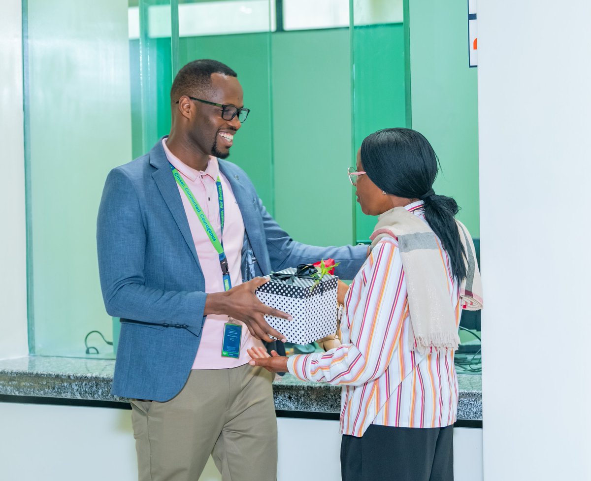 BPRbankrw's tweet photo. Today was all smiles at BPR Bank!
We celebrated our amazing customers with a token of appreciation and of course a #BPRose 🌹
Thank you for being part of our journey.
#CustomerAppreciationDay
#ForPeopleForBetter https://t.co/Rp4qIi5TUp