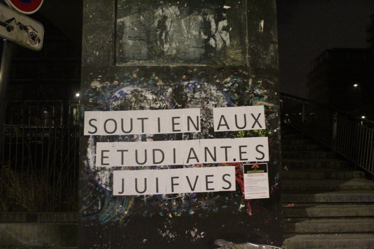 Suite à de nombreux témoignages d'antisémitisme dans les facs, le collectif Golem a collé hier soir devant l'INALCO, Paris 7, Tolbiac et l'ESJ

Soutien aux étudiant.es juifves
Antisémites hors de nos luttes 
Pour des facs sans fafs
