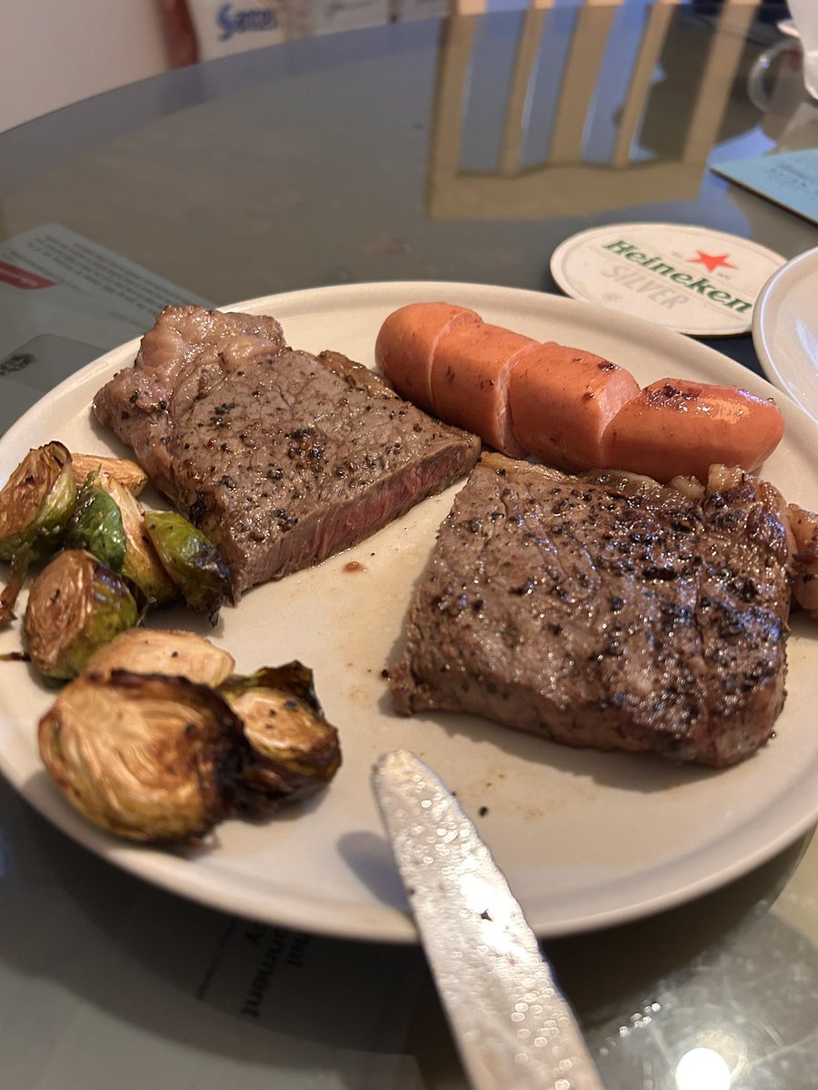 EatSleep_Trades's tweet image. The steak looks just right 😄#ValentinesDay  #cookityourself