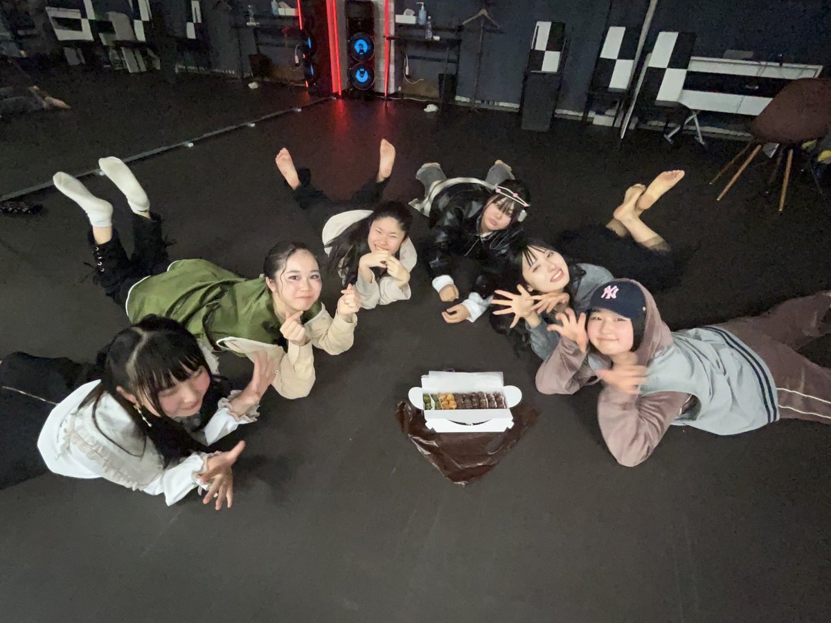 BugLine1's tweet photo. まいど!BugLineです!
ハッピーバレンタイン💝
みんなでワッフルを食べました🧇
素敵なバレンタインをお過ごし下さい🍫
#bugline #バグライン #ボーカルユニット #vocalunit #ValentinesDay https://t.co/ANI4es1FUz