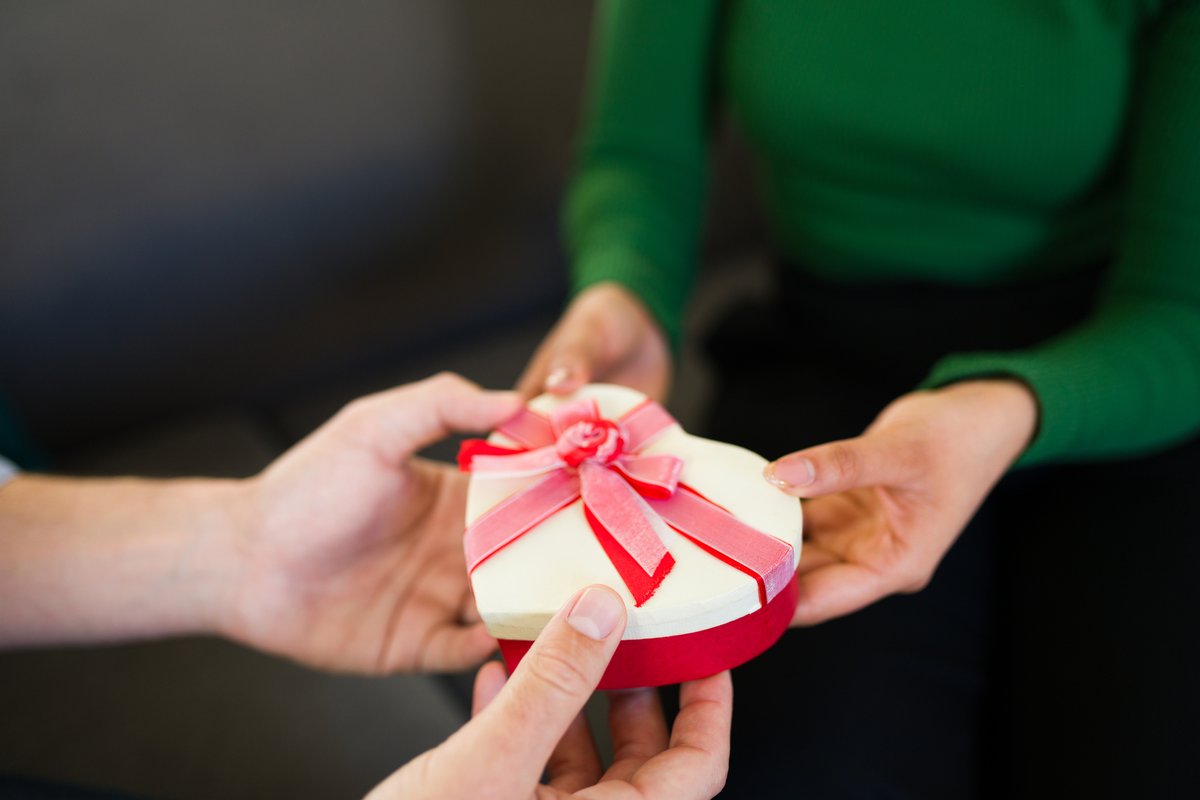 UFile's tweet image. Valentine's Day is an annual festival to celebrate romantic love, friendship and admiration. Every year on 14 February people celebrate this day by sending messages of love and affection to partners, family and friends. #Valentine #Feb24